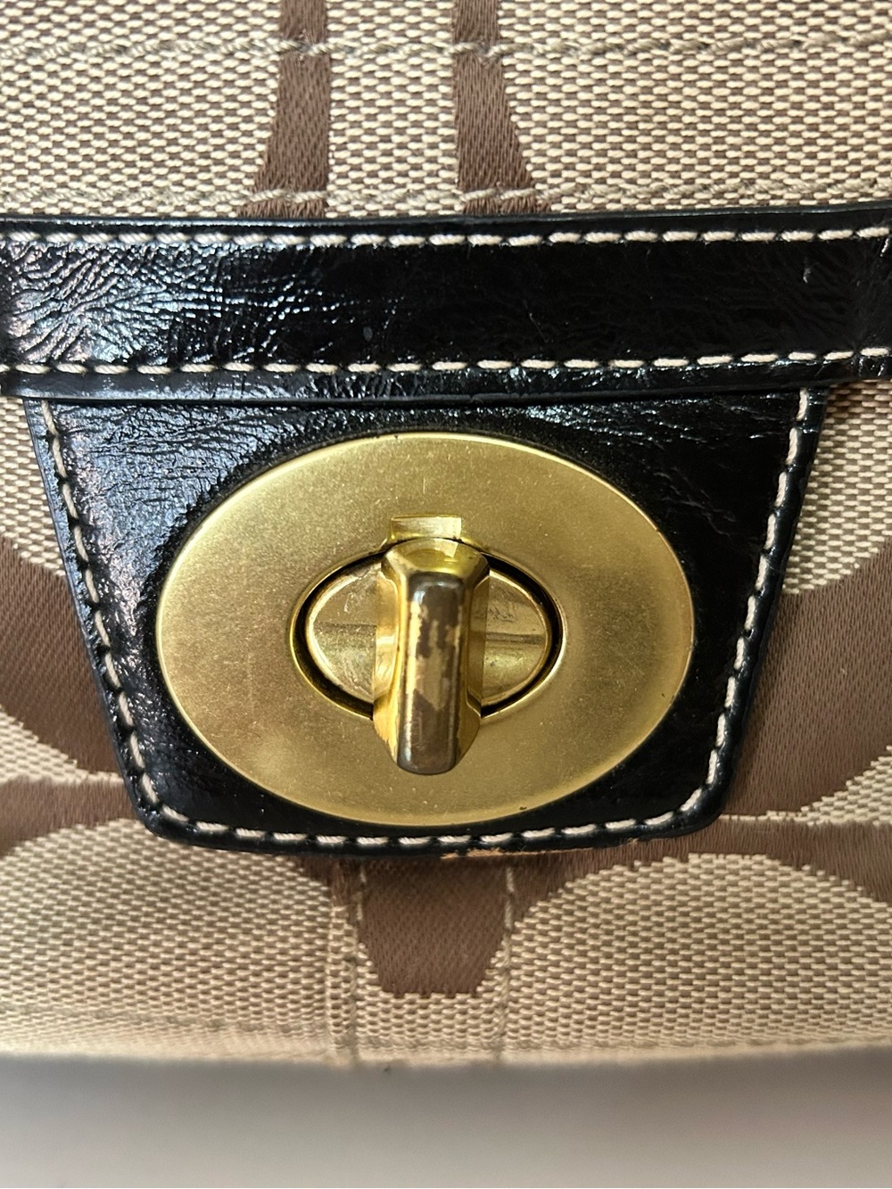バッグ COACH Hamptons Signature Turnlock Satche Coach Hamptons Signature Canvas Turnlock Satchel Bag … - Gem